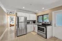 Romantic Retreat w/ Private Pool. Near Las Olas - Romantic