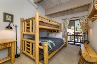 2-bedroom lakefront condo overlooking Donner Lake - شرفة