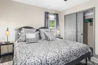 Fall Special! Close to Everything, Remodeled 3 Bdrm House, Large Deck - Bungalows