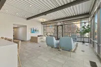 "Melody of Evanston" 3BD, 2BA UrbanLux Condo - WiFi