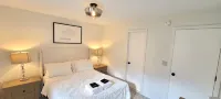 Newly Renovated 2BR - walk to lift;  walk to Stratton Village; easy parking - 4성급