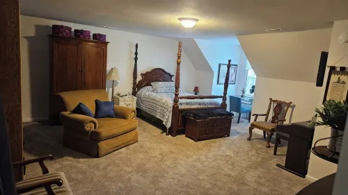 EXCLUSIVE LARGE 2 BEDROOM SUITE W/THEATER ROOM + KITCHEN - 3-Star