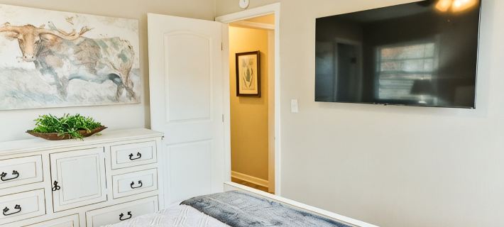 Cozy and Quiet 4Br/2Ba rancher with 1 King suite and 1 mile to JSU!! Hotels in Calhoun County