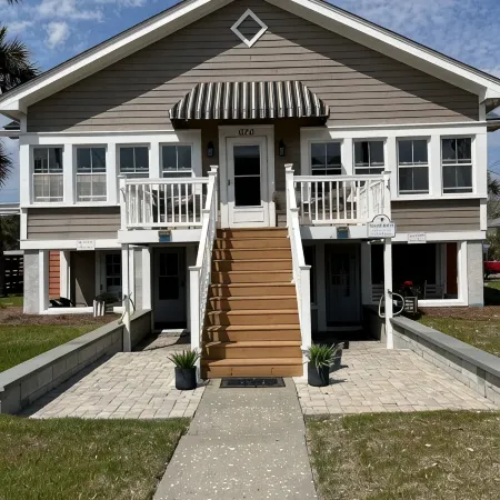SEAS THE DAY: Charming Folly Beach Apartment awaits your arrival!