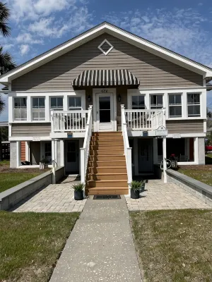 SEAS THE DAY: Charming Folly Beach Apartment awaits your arrival! - WiFi