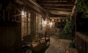 Cabin rental near Cedar Point, Lake Erie, with Hot Tub, Campfire Pit, Gas Grill