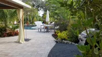 ⭐  Beautiful Private Backyard Resort Heated Pool/Spa Downtown & Beaches - Wifi