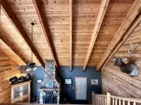 Beautiful log home-dog friendly, creek & mountain views,close to national parks - Feriehus