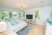 5Br w/ Heated Pool Near Beaches & Newport - 4-Star