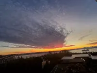 Serene Sunsets - Warm and Cozy Basement Suite - Scenic