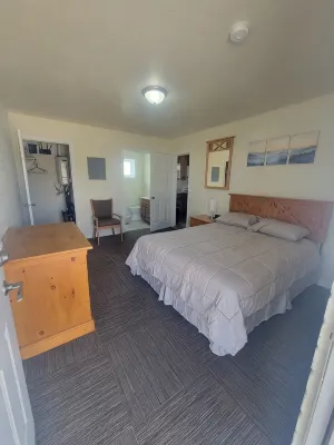 1 bed .75 bath Apartment B -  Ferienwohnungen