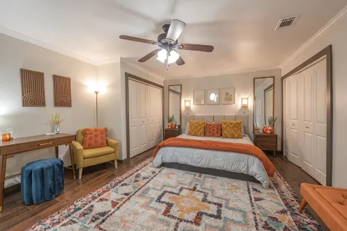 Charming 5 Bedroom w/ Self Check-In, Garage Parking & Pet Friendly - 3つ星