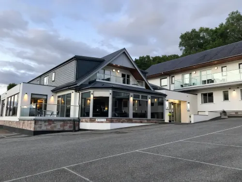 Clan Macduff Hotel - balcony