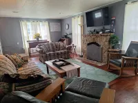Renovated Bungalow with Cozy Gas Fireplace - Wifi