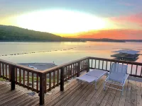 AMAZING WATERFRONT HOME WITH HOT TUB. BOTH HAVE EXTENSIVE VIEWS OF THE LAKE - 4-Star