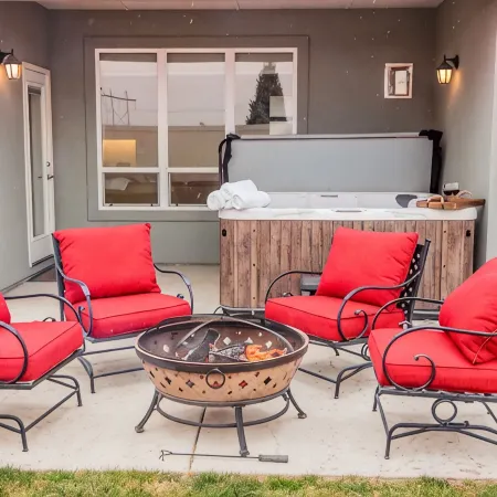 Castle Peak home w/HOT TUB, GAME ROOM + COMMUNITY POOL.