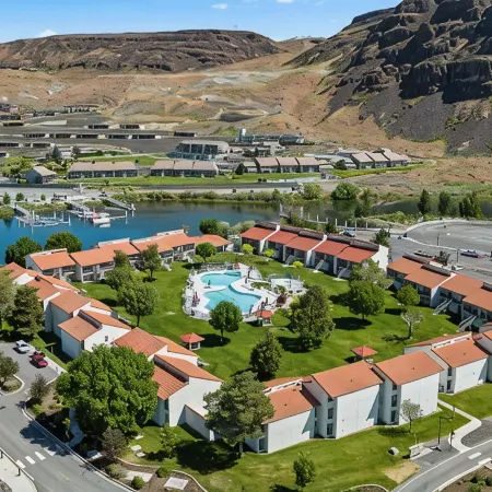 #161 Condo near large pool & shuttle to Gorge Amp-book separately