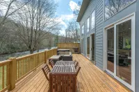 Riverfront Cabin, Hot tub, Fire Pit, Grill, Wi-Fi, Private, Fishing, Swimming - Wifi