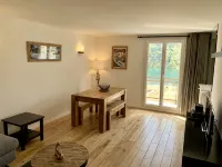 Central 6 Person 47m2 Apartment. Amazing South Facing Balcony. 150m To Ski Lifts - balcón