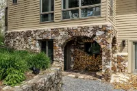 The newest and largest edition to the Wintergreen Retreat portfolio! - piscine