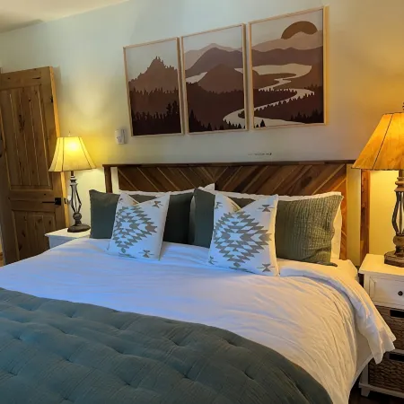 Jackson Hole condo in the Aspens. A retreat close to Nat. Parks & JHMR, King Bed