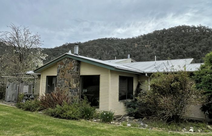 Enjoy Alpine Lifestyle at Mesley Manor, in heart of Omeo, close to Bike Trails