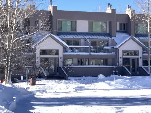 Lakeside, Ski Condo with Amazing Views, Quiet, Family-Friendly - spa