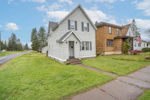 The Zen Den - A charming 3-bedroom house in Superior/Duluth - 4-Star