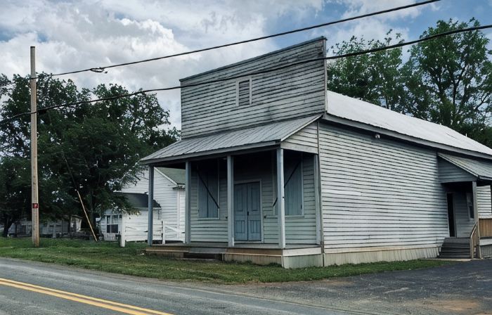 Cozy studio rental situated between Bedford and Lynchburg Virginia