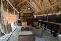 Coconut Grove Garden Cottage • Private Retreat with Free Parking & Full Kitchen - Bungalows