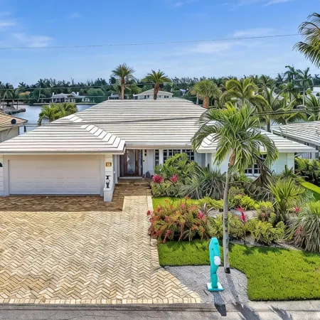 Delray INTRACOASTAL WATERFRONT 3BR, 2.5 baths with SPA AND POOL