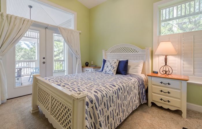 Beautiful Palm Island House! Walk2Beach. Pool, Spa, Kayaks, Bikes, Dock.Amazing!