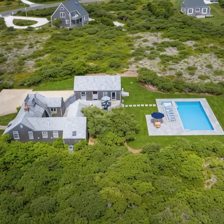 Beautiful private 4Bd/3Ba Home, Central A/C, Heated Pool, 1 mi from TN Beach!