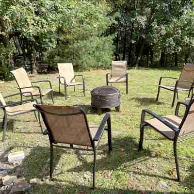 Luxury Pocono Home•Private Heated Pool•Hot Tub•10Min to Camelback Resort Hotel Exterior