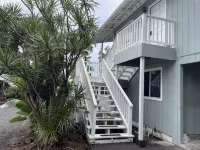 Afforable & quaint upstairs 2Bedroom 1Bath apartment with lanai and Ocean views - 2-Star