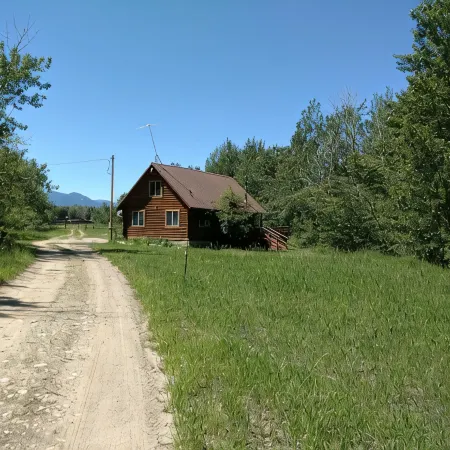 Kelly's Rock Creek Cabin. Kids and dogs welcome!
