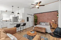 Spacious Industrial Style Guesthouse - Homestays