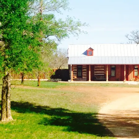 Romantic Luxury Log Cabin- Guest House *Wine and Hot Tub for 2