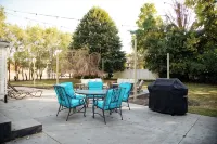 Downtown Yellow Springs- Walkable. Hot Tub. Fire Pit + Pets Welcome - 4-Star