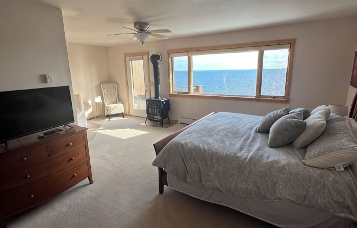 Aspen Shores: A Beautiful spacious three story home on Lake Superior