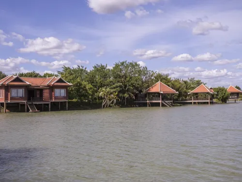 Romduol Island Chalet - parking