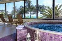 Alexandra Beach Spa Resort - Hot Tub