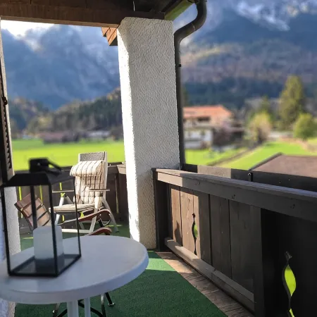 Frühholz—The Vacation Home, 5-Star "Kreuzeck" Apartment in Grainau & Southwestern-Facing Balcony