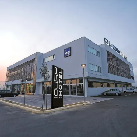 Hotel Cube