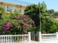 Logaras Apartments Hotels in Vathi