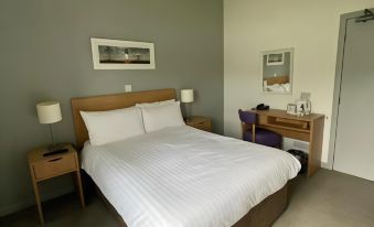 The Caledonian Claymore Hotel - Housity
