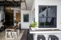 RedDoorz Syariah Near Perempatan Kartasura Hotel a Kartasura