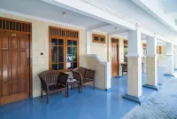 RedDoorz Plus Syariah @ Jalan Dokter Wahidin Bojonegoro Hotels in Bojonegoro