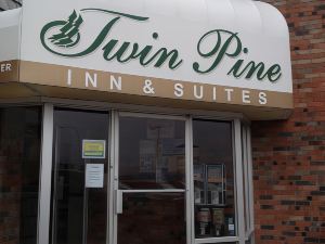 Twin Pine Inn & Suites