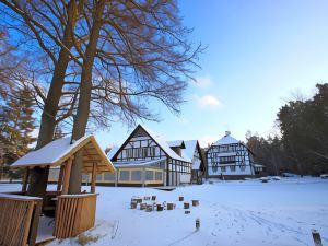 哈布隆湖度假山林小屋